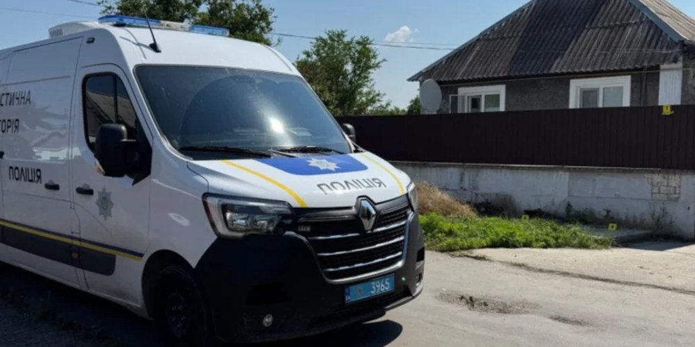 Наслідки інциденту на Дніпропетровщині, де СЗЧ поранив поліцейських під час обшуку (фото Національної поліції України)
