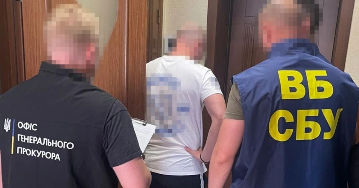 Робоче місце та вилучені кошти під час обшуків у заступника голови Хмельницької обласної військової адміністрації
