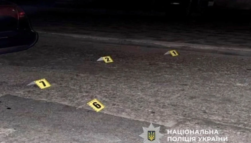 Один із затриманих за стрілянину в центрі Дніпра 14 серпня 2026 року та місце події на вулиці Магдебурзького права (за