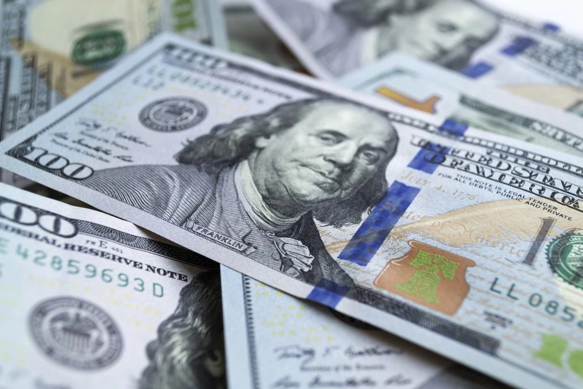 Курс долара та євро в обмінних пунктах і банках України 13 вересня