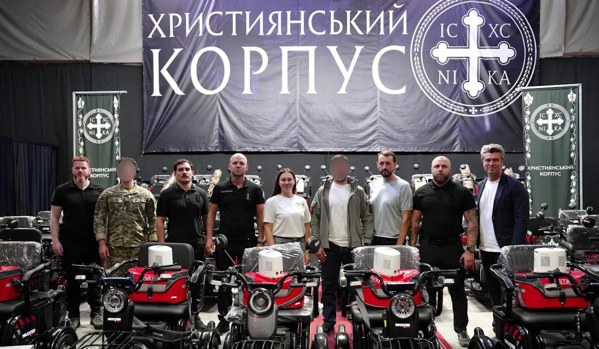 Команда фонду «Надія» передає допомогу військовим підрозділам на передовій
