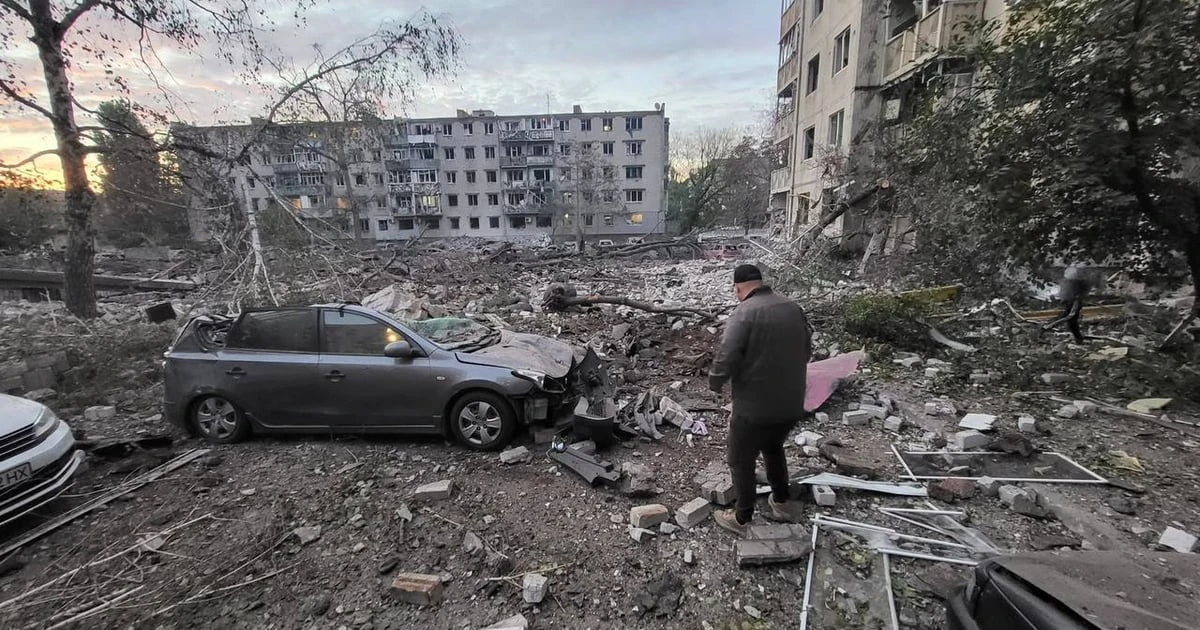 Пошкоджені багатоквартирні будинки в Кременчуці після ракетної атаки 7 жовтня 2026 року
